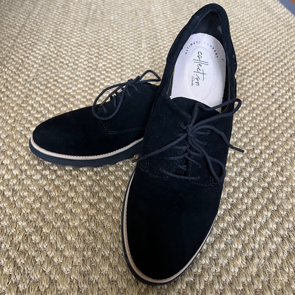 Clarks Women's Sharon Noel Oxford 9.5 Black suede with tan trim.